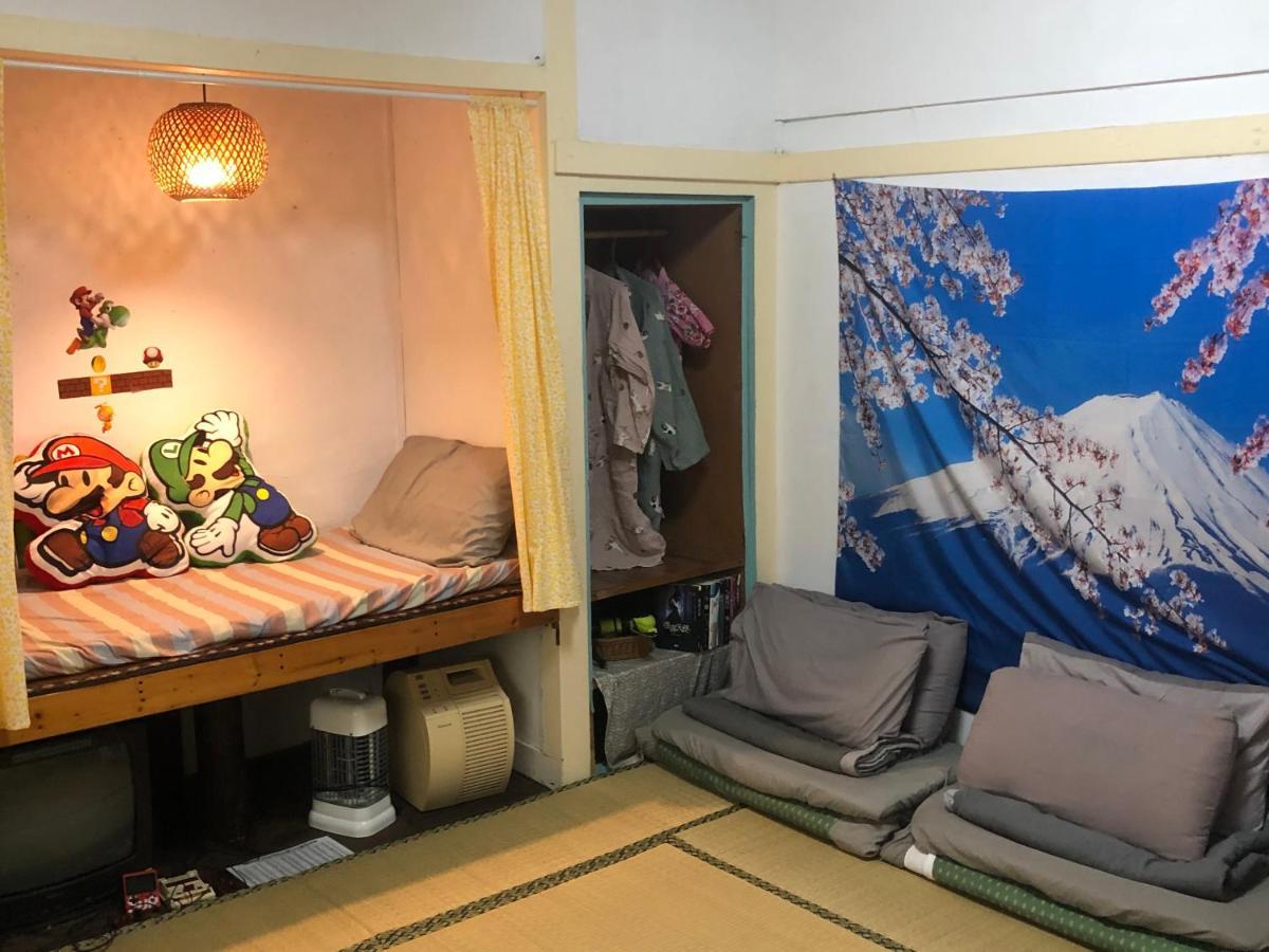 鳳山79背包客 Fengshan No 79 Backpacker Каосюн Екстериор снимка
